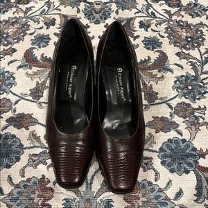 Etienne Aigner Dark Brown Leather Pumps kitten Heel Dressy Office Size 8M